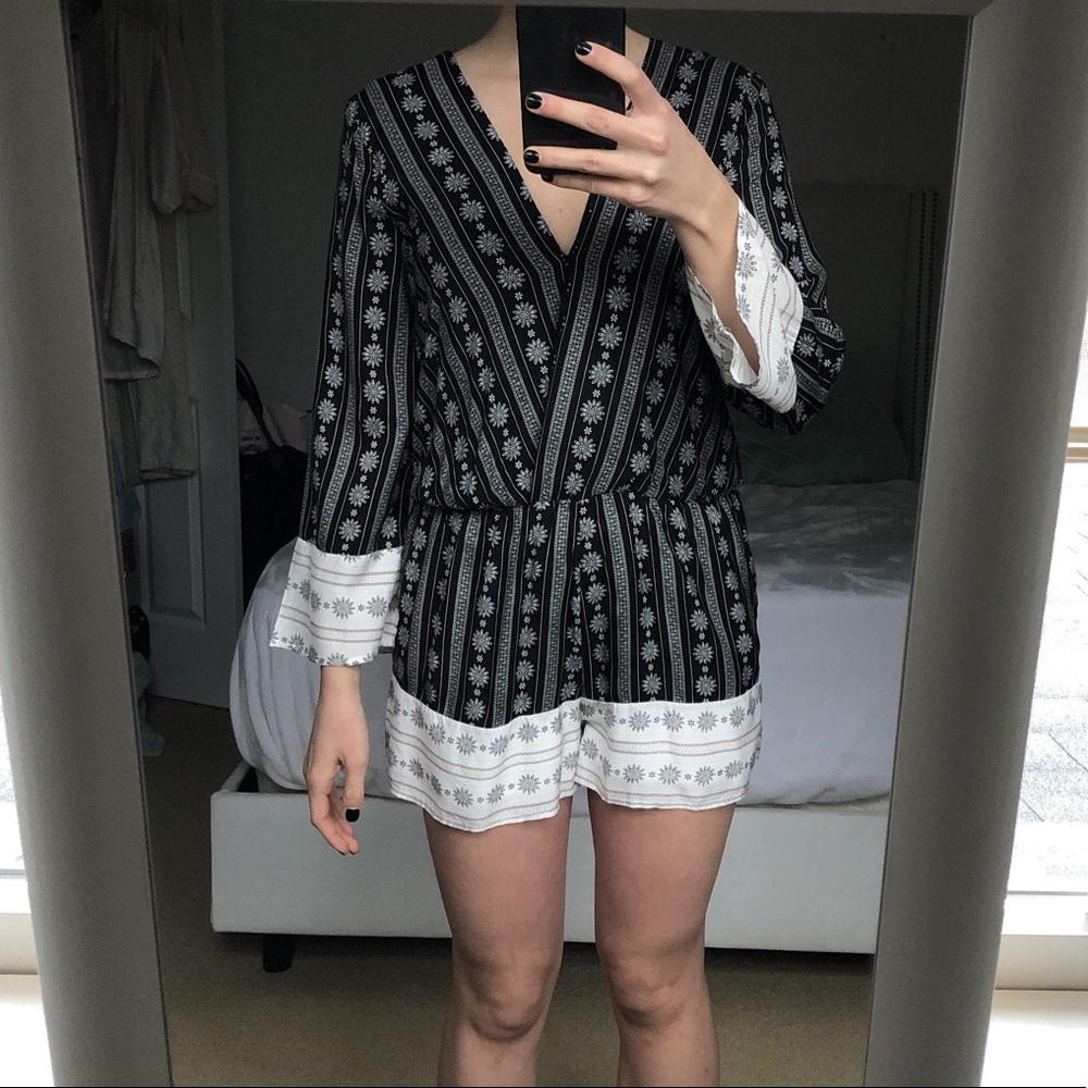 LF INSPIRED Long Sleeve Printed Romper new w/ tags